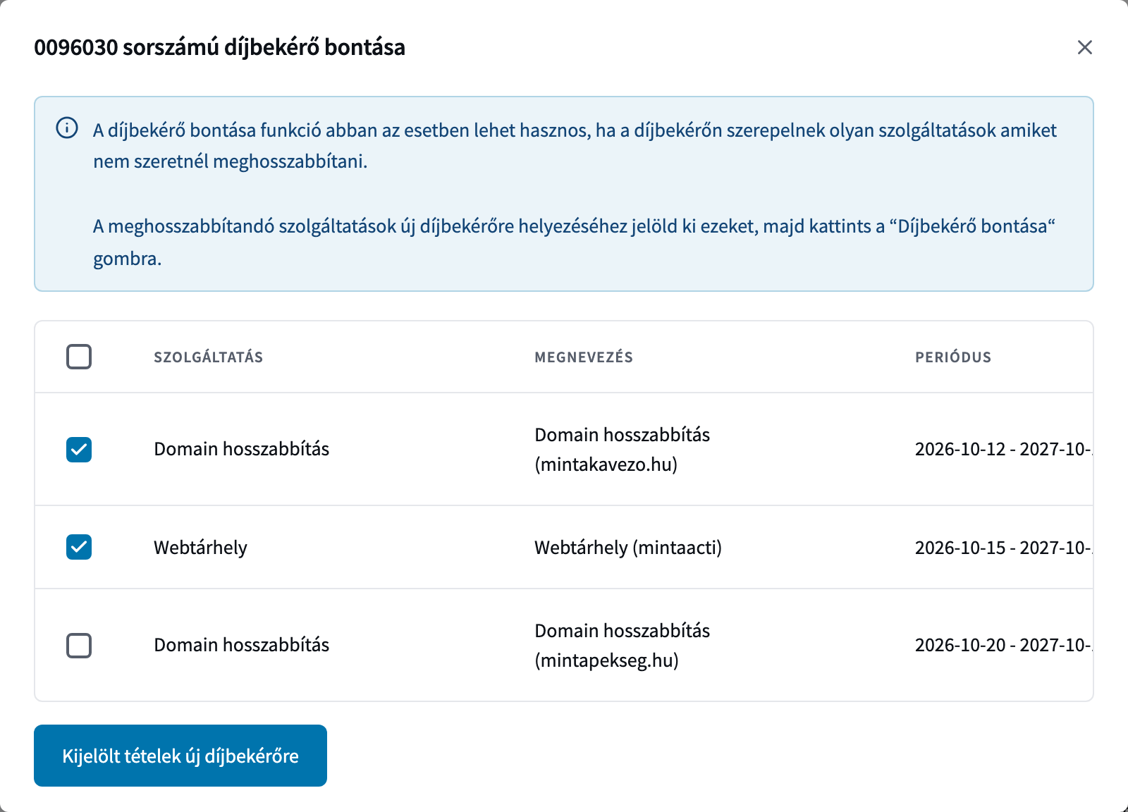 A díjbekérő bontása ablak három tétellel: kijelölve az egyik domain név hosszabbítása és a webtárhely, alatta a „Kijelölt tételek új díjbekérőre” gomb